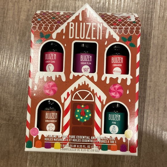 Holiday Pure Essential Oils - Picture 1 of 2